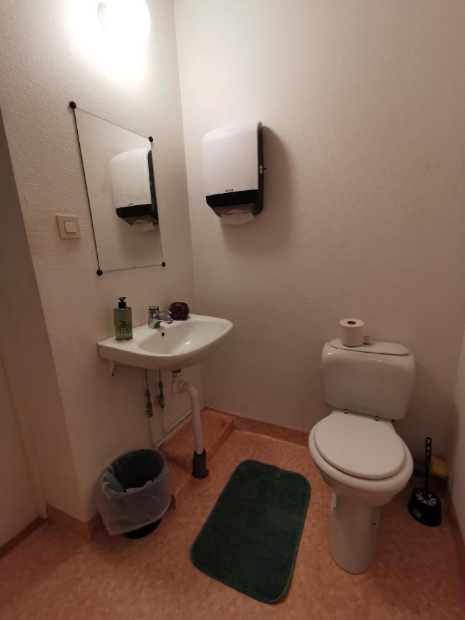 Gamla Skolan Rum & Oevernattning I Spjutstorp Apartment Exterior photo
